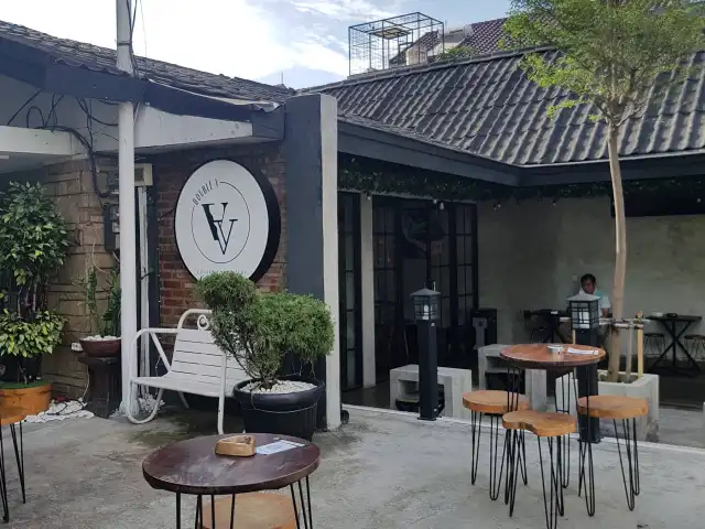 Double V Coffee & Eatery
