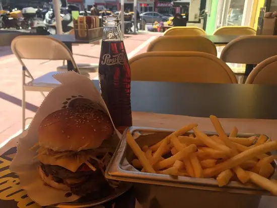 Dobby's Burger Place'nin yemek ve ambiyans fotoğrafları 37
