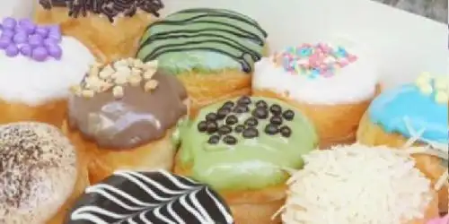 Toola Donut, Raya Sesetan