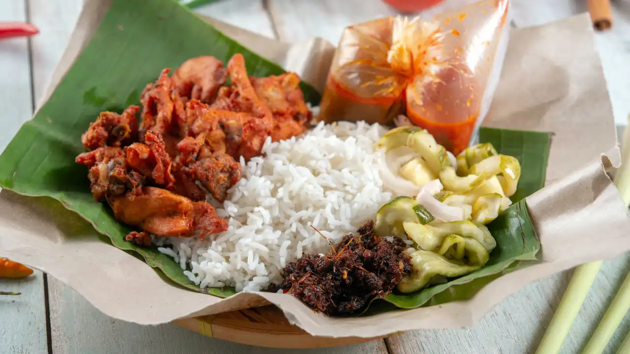 Nasi Kukus Ayam Berempah Telok Mas