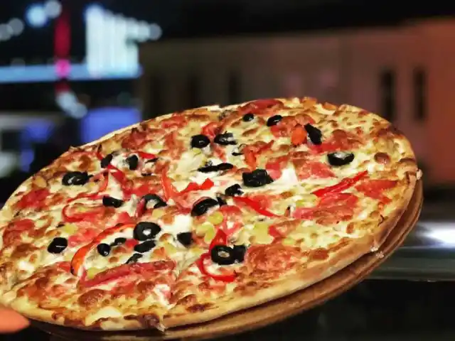 Blue Crust Pizza & Burger'nin yemek ve ambiyans fotoğrafları 2