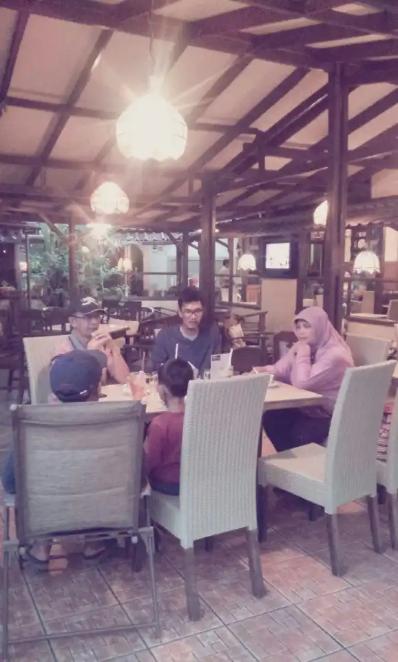 Gambar Makanan Viesta Cafe and Resto 14