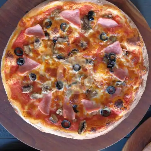 Gambar Makanan Crust Not Only Pizza, Canggu 4