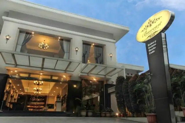 Gambar Makanan Bawean Bakery and Restaurant 12