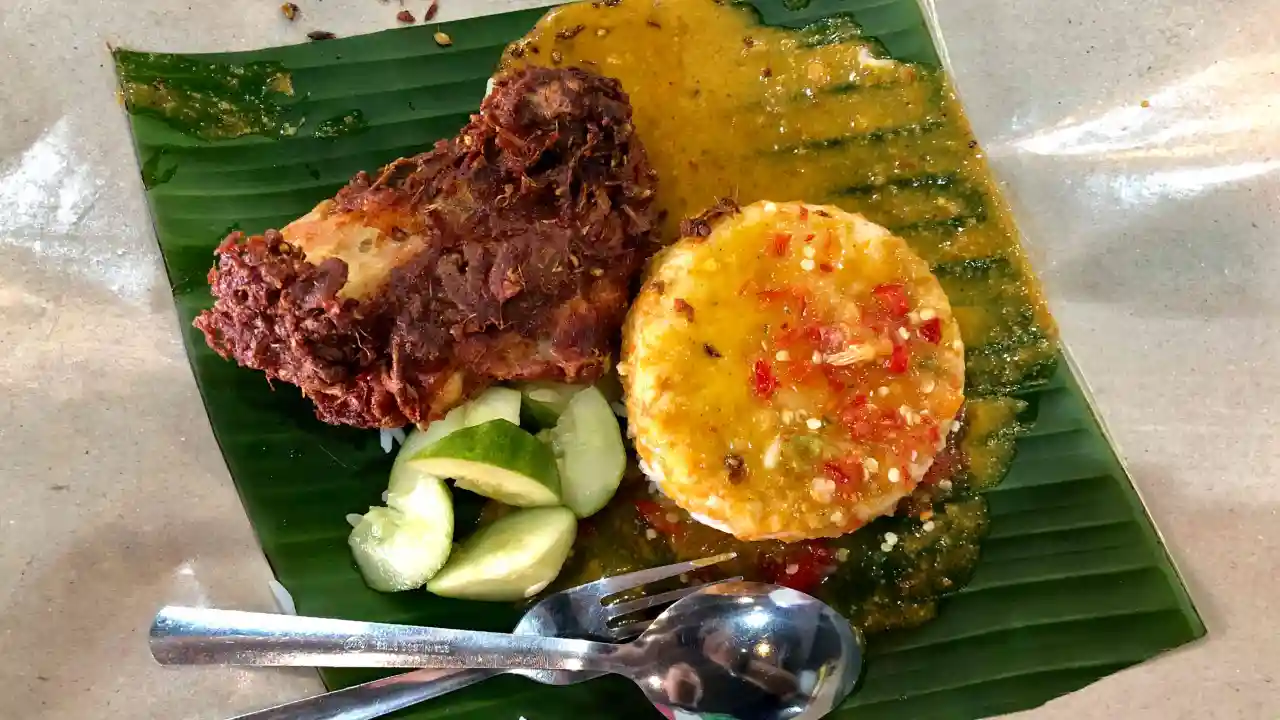 Mat Nasi Kukus (Traffic Light Mesra Mall)