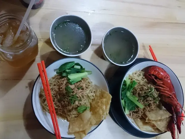 Gambar Makanan Mie Lobster 5