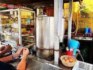 Babu Belakang HSBC Food Photo 2
