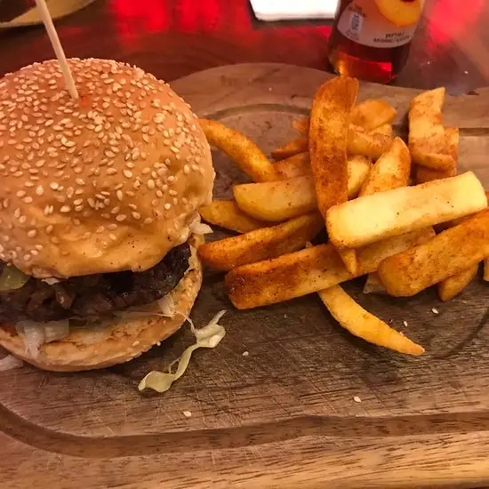 Beeves Burger'nin yemek ve ambiyans fotoğrafları 1