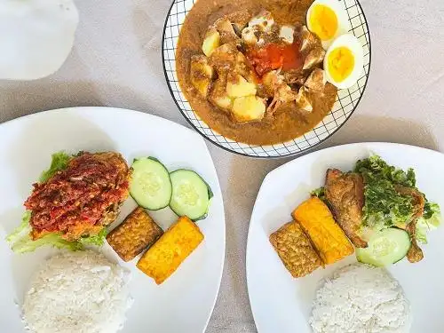 Warung Pojok Khas Bandung Mustika x Batagor dan Siomay, Nagoya Batam