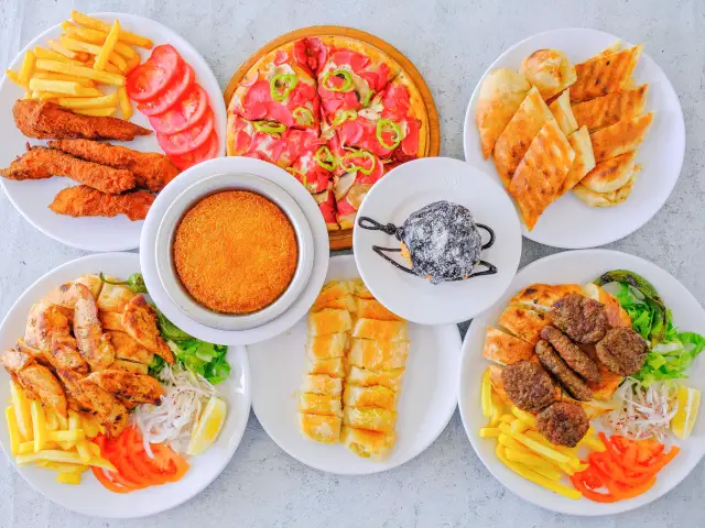Candaroğlu Börek & Pide & Pizza'nin yemek ve ambiyans fotoğrafları 1
