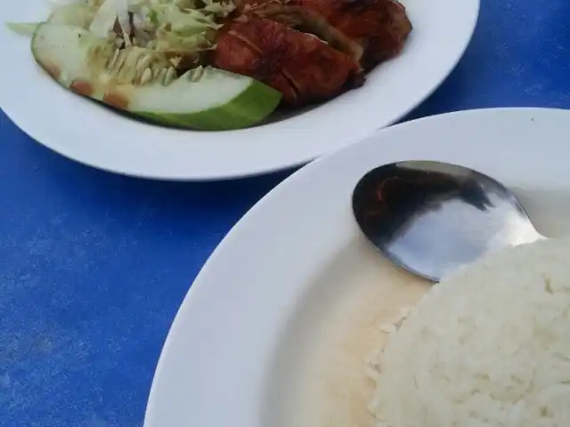 Kedai Makan Pak Awi Nasi Ayam & Penang Char Kuew Teow Food Photo 7