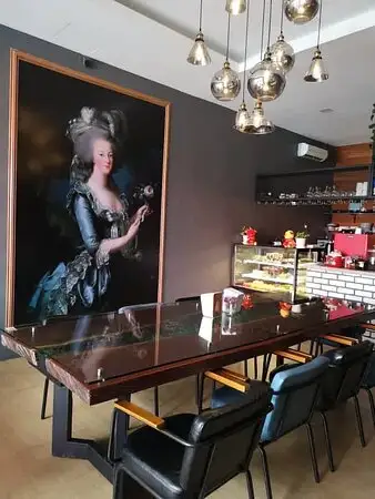 Antoinette Cafe