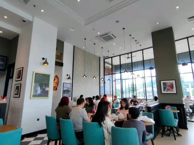 Paul Restaurant