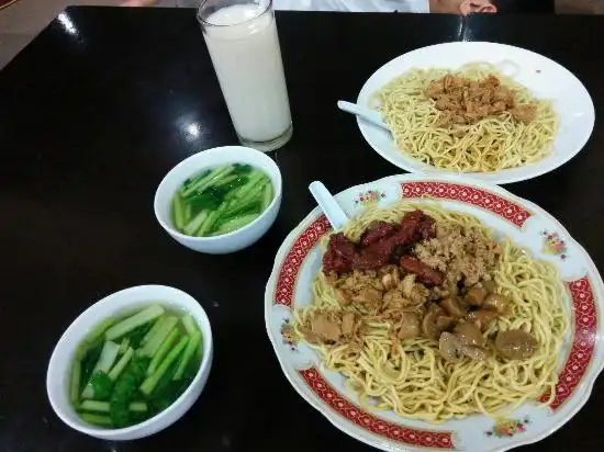 Bakmi Aloi