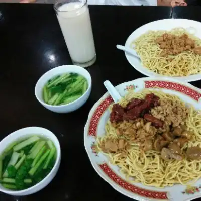 Bakmi Aloi