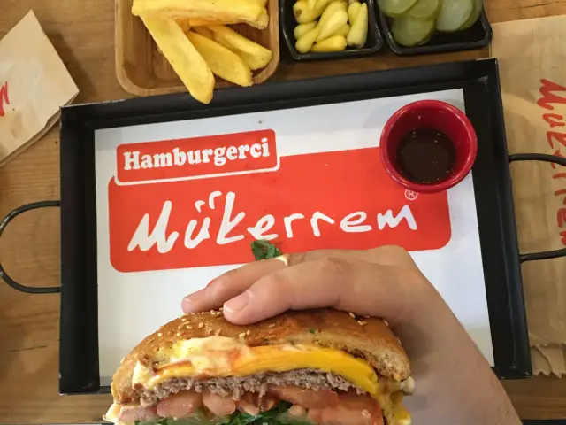 Hamburgerci Mükerrem'nin yemek ve ambiyans fotoğrafları 4