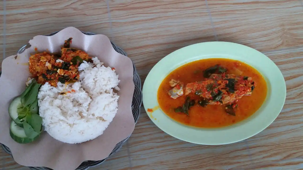 Rumah Makan Nouke Masakan Manado jl.ikan Munsing Surabaya