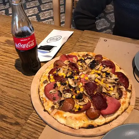 Pizza Locale'nin yemek ve ambiyans fotoğrafları 3