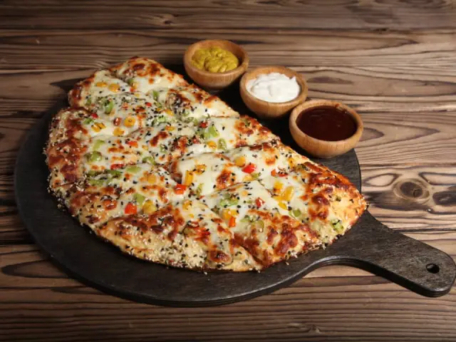 RF Pizza Burger Cafe'nin yemek ve ambiyans fotoğrafları 3