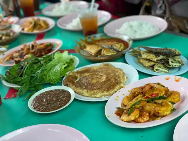 Kak Yang Gulai Panas Ikan Temenung Food Photo 6