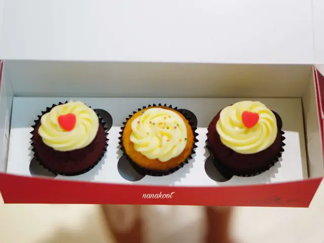 Gambar Makanan Twelve Cupcakes 16