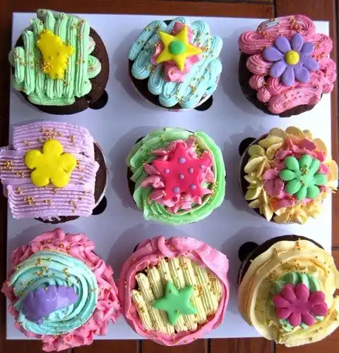 Gambar Makanan Alice little Cupcakes 9