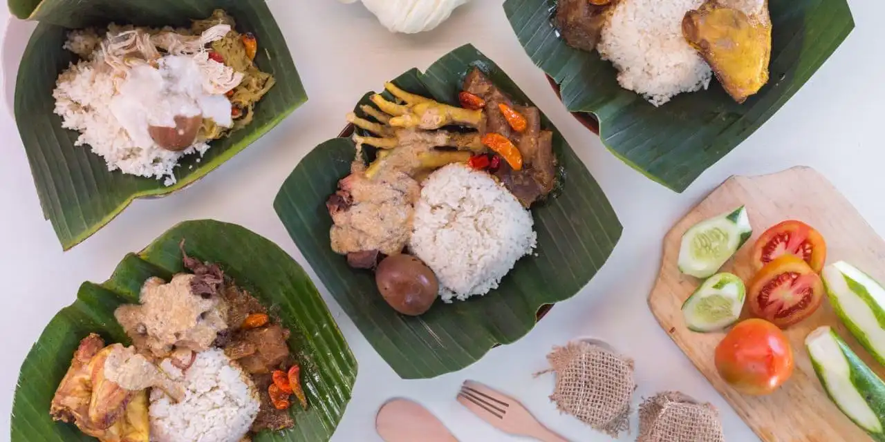 Nasi liwet & Gudeg Ceker & Ceker Mercon Mbak Laksmi Manahan, DR Supomo