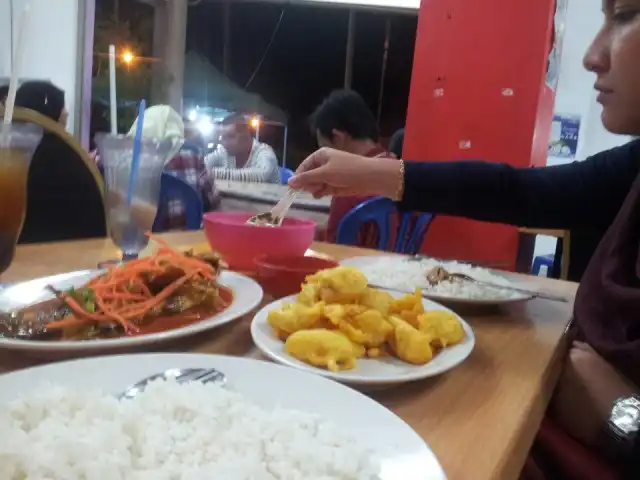 Sri Tanjung Restoran Ikan Bakar Food Photo 6