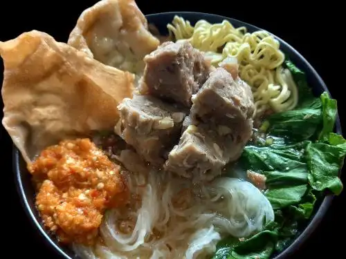 Mie Ayam Dan Bakso Kawanqu, Mumbul Futsal