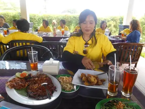 Gambar Makanan Bale Bengong Family Resto 14
