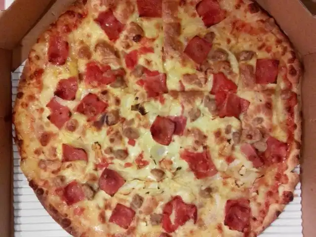 Gambar Makanan Domino's Pizza Buah Batu 1