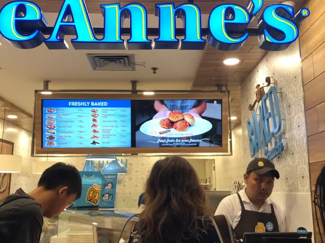 Gambar Makanan Auntie Anne's 7