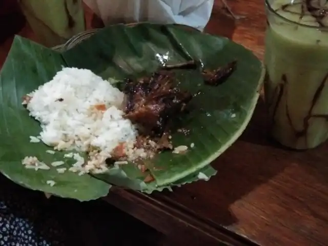 Gambar Makanan Rumah Makan Lesehan "ISAKUIKI" 5