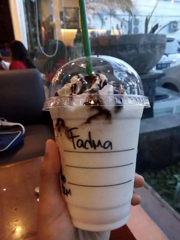 Gambar Makanan Starbucks Coffee - Imperial Palace 10