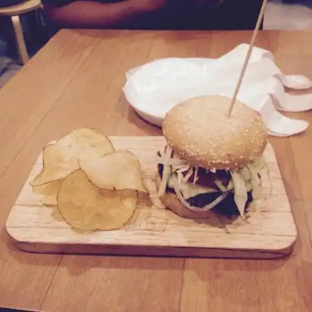 Gambar Makanan Eat Two Burger Bar 2