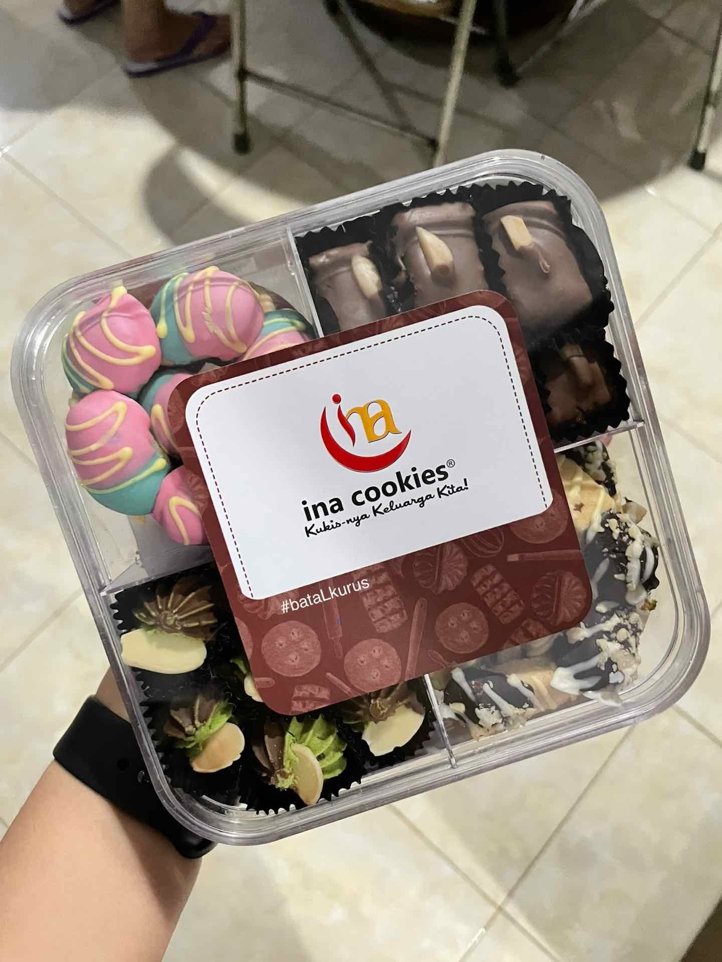 Ina Cookies terdekat Restoran dan Tempat Makan Kue & Roti terdekat di