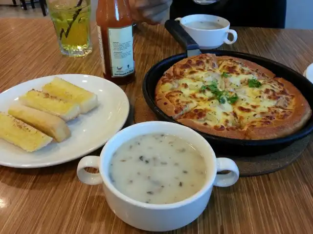 Pizza Hut Food Photo 7