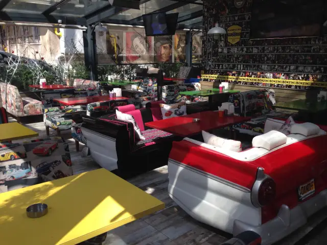 Big Yellow Taxi Benzin Cafe'nin yemek ve ambiyans fotoğrafları 3