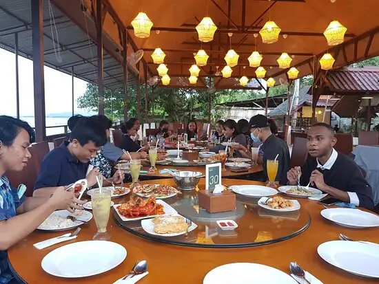 Gambar Makanan Inggandi Beach Restaurant 16