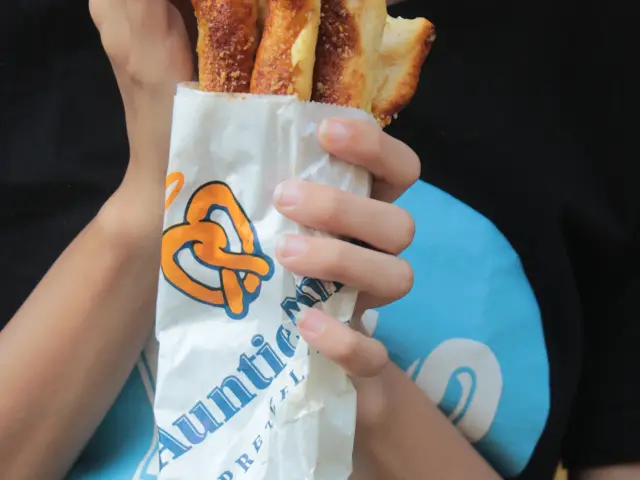 Gambar Makanan Auntie Anne's 11