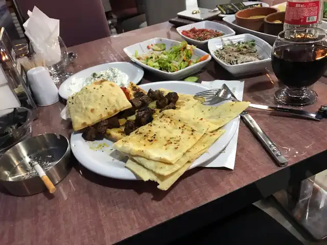 Altın Şiş Adana Kebap'nin yemek ve ambiyans fotoğrafları 9