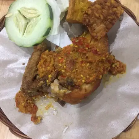 Gambar Makanan Ayam Penyet Pak Tjomot Boulevard 9