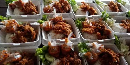 Ayam Penyet Kanjeng Mami, Amaliun