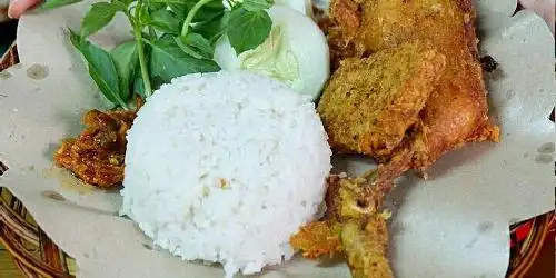 Ayam Kremes Dan Bakar Family, Kalasan