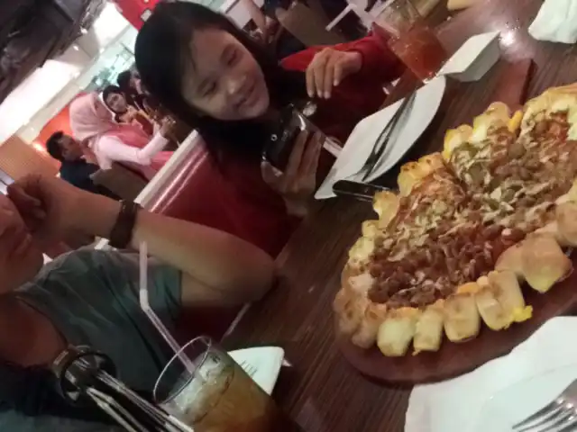 Gambar Makanan Pizza Hut Tunjungan Plaza 1