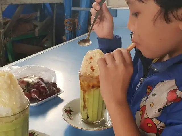 Gambar Makanan Pokat Kocok Simpang Glugur 4