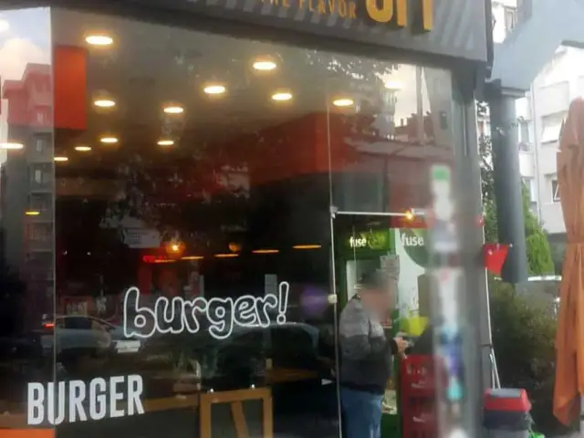 Burger Off'nin yemek ve ambiyans fotoğrafları 1