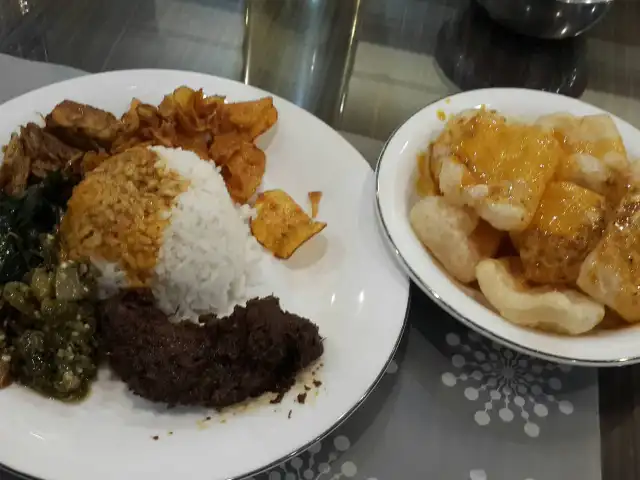 Gambar Makanan Padang Merdeka 13