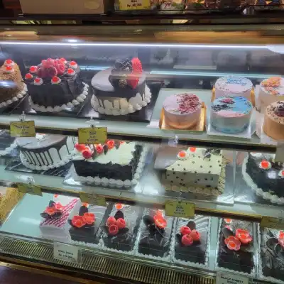 Ratna Cake & Bakery