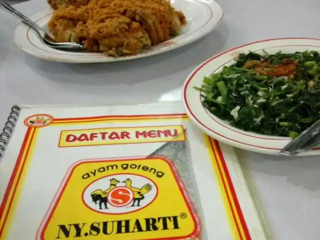 Gambar Makanan Ayam Goreng Ny. Suharti 12
